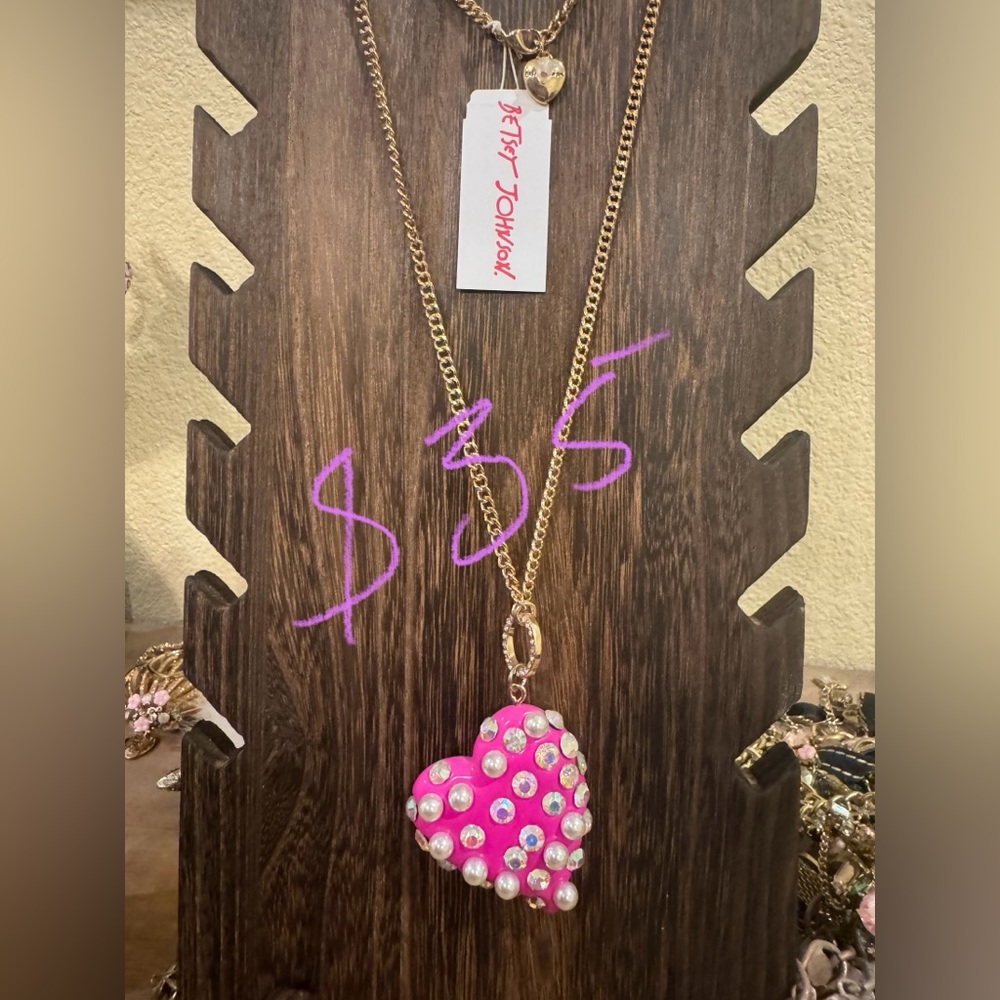Betsey Johnson hot pink necklace NWT